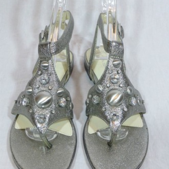 Women - Picture 2 of 3